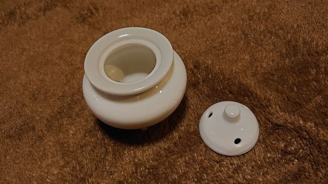 李朝　白磁　香炉　１客