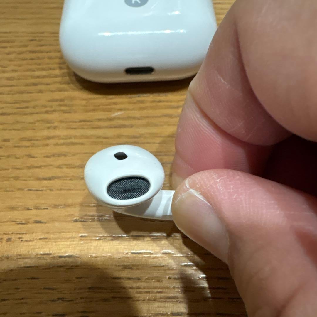 AirPods本体 右のみ　ホワイト 充電ケース付き