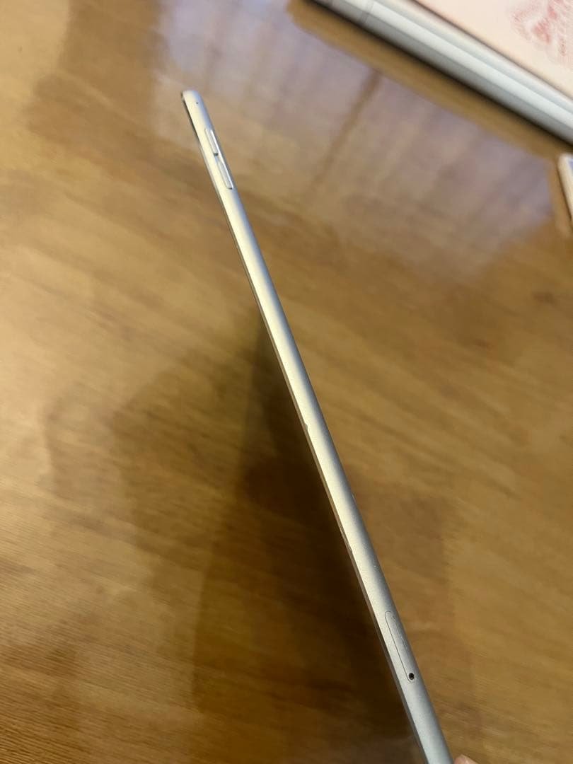 【新品フィルム付き】iPad Air 2(モデルA1567 16GB)シルバー